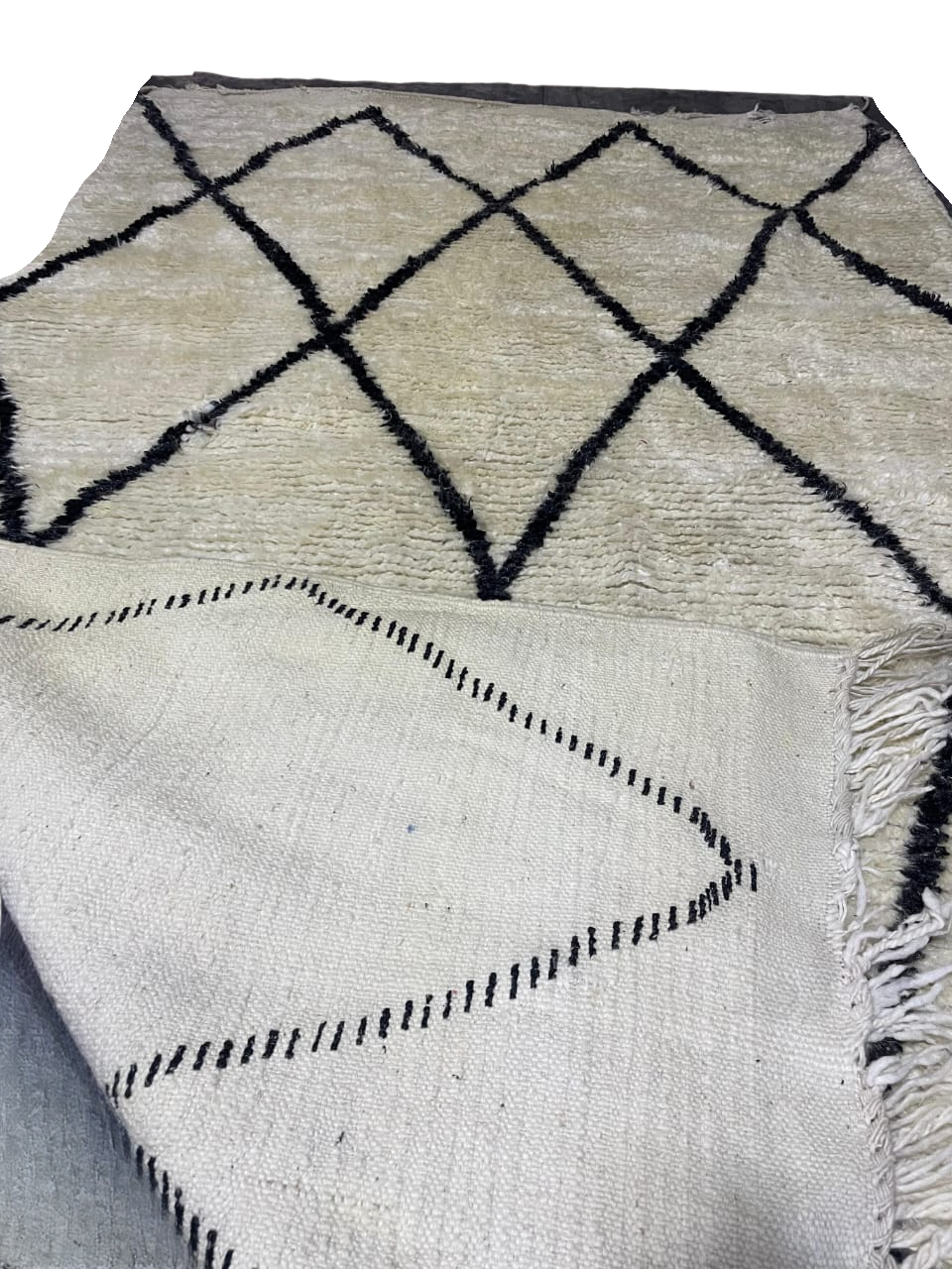 Tapis Beni Ourain Élégant en Laine – Motif Losanges Allongés