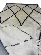 Tapis Beni Ourain Élégant en Laine – Motif Losanges Allongés