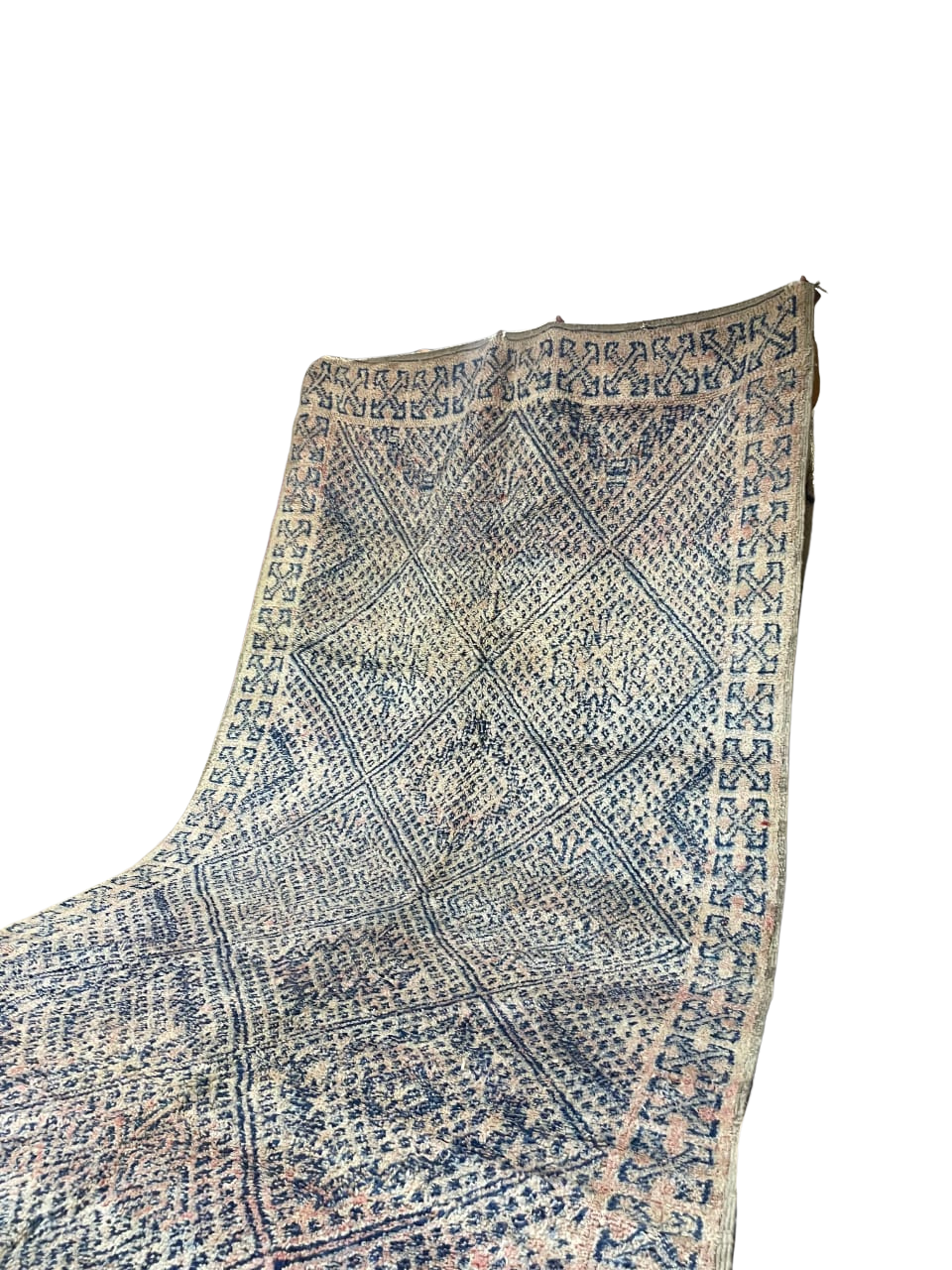 Tapis Marocain Vintage Fait Main | Motif Losanges Détaillés Bleu Indigo & Rose Pâle | Boujad/Azilal