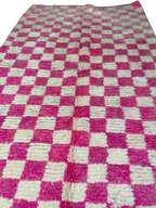 Tapis Marocain en Laine Fait Main | Grand Damier Rose Fuchsia & Blanc | Style Pop
