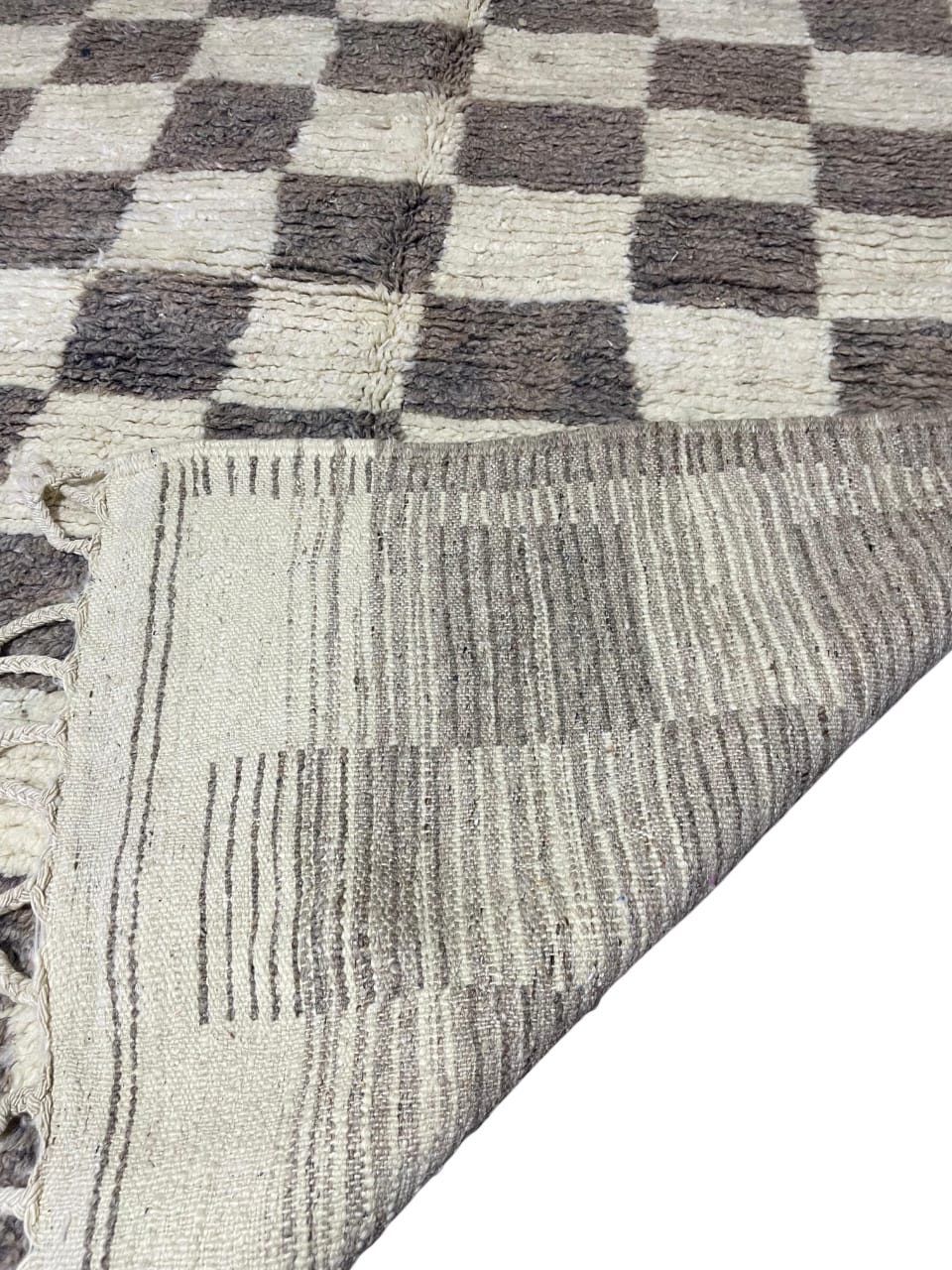 Tapis Marocain en Laine Fait Main | Grand Motif Damier Blanc & Gris | Style Moderne