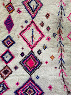 Tapis Azilal Marocain Fait Main en Laine | Motifs Diamants Vifs Rose Fuchsia et Bleu