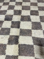 Tapis Marocain en Laine Fait Main | Grand Motif Damier Blanc & Gris | Style Moderne
