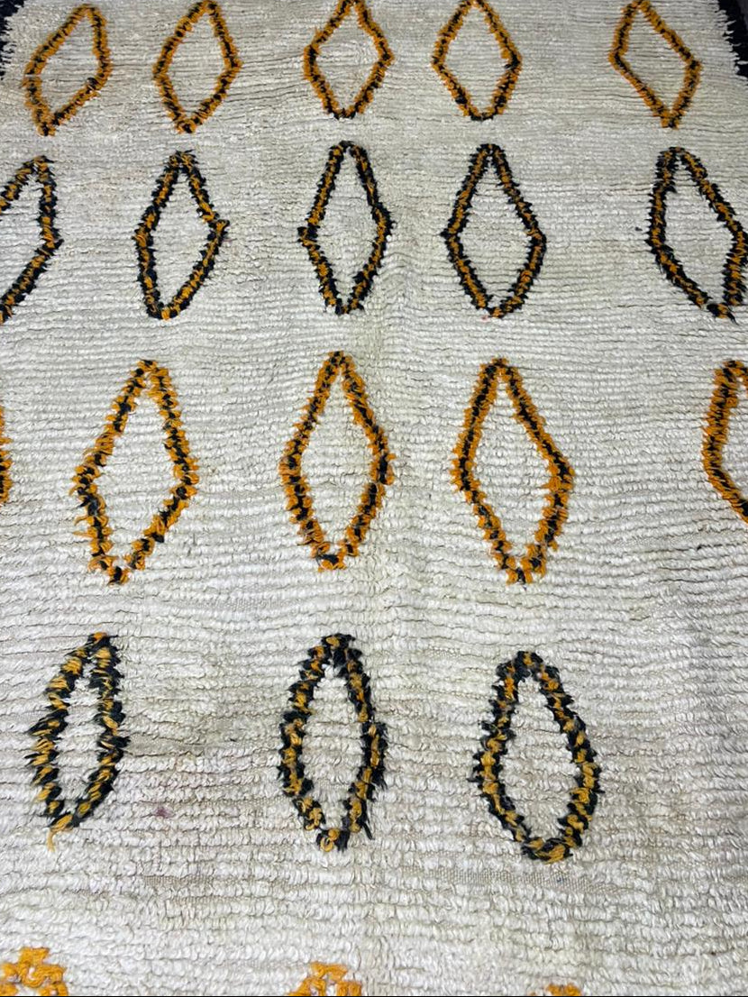 Tapis Marocain en Laine Fait Main | Design Losanges Noirs & Ocre | Style Moderne
