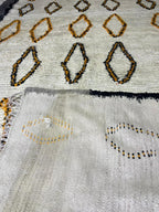 Tapis Marocain en Laine Fait Main | Design Losanges Noirs & Ocre | Style Moderne