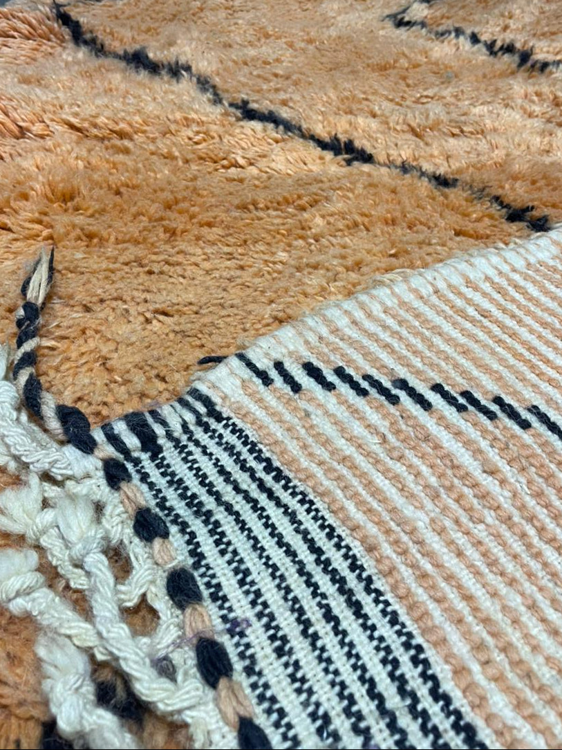 Tapis en Laine Fait Main Style Beni Ourain Marocain | Motif Zigzag Orange & Noir