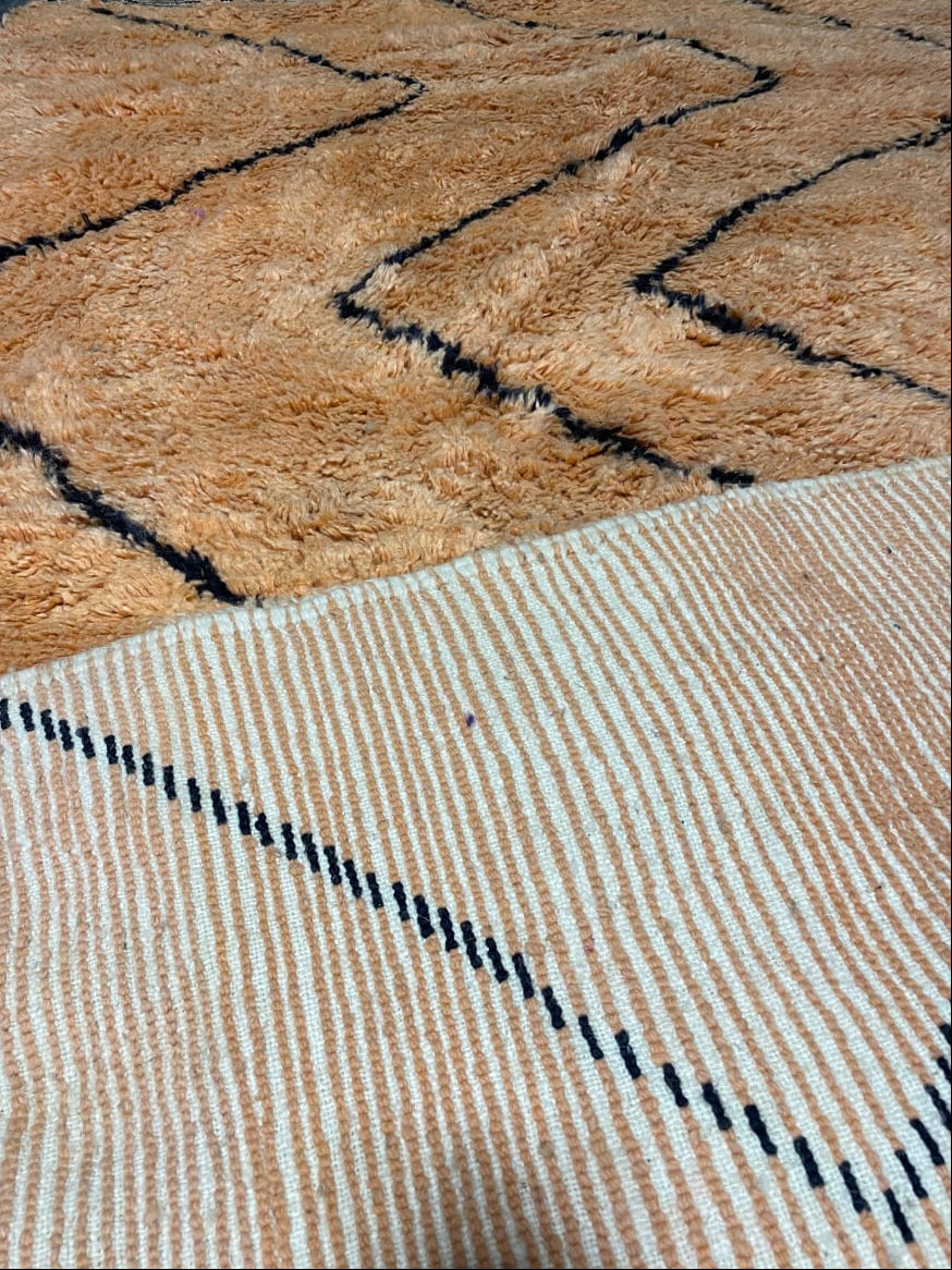 Tapis en Laine Fait Main Style Beni Ourain Marocain | Motif Zigzag Orange & Noir