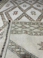 Tapis Azilal Marocain Fait Main | Motifs Diamants Vifs Rose Fuchsia et Bleu | Laine