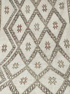 Tapis Azilal Marocain Fait Main | Motifs Diamants Vifs Rose Fuchsia et Bleu | Laine