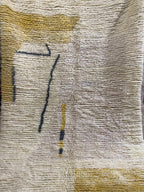 Tapis Marocain en Laine Fait Main | Design Abstrait Jaune Ocre & Gris | Style Moderne