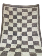 Tapis Marocain en Laine Fait Main | Grand Motif Damier Blanc & Gris | Style Moderne